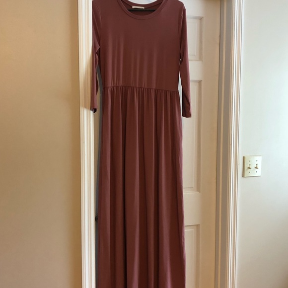 Dresses & Skirts - Maxi Dress Dresses & Skirts - Maxi Dress